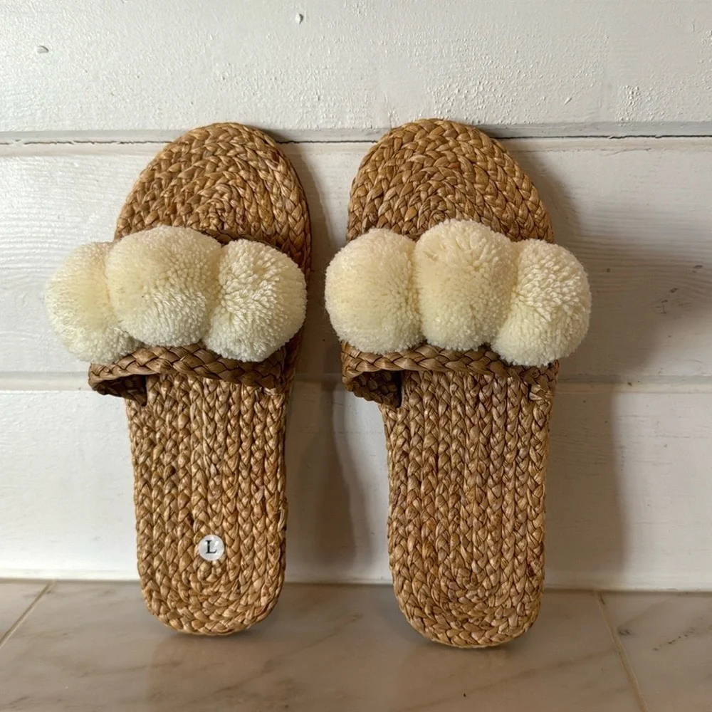 Boho Natural Straw & Ivory Pom Pom Slide Sandals Size Large NWT